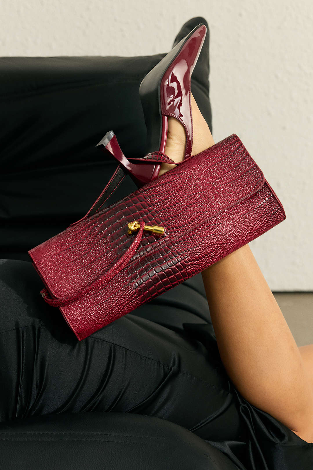 Crocodile Skin Pattern Faux Leather Clutch Bag
