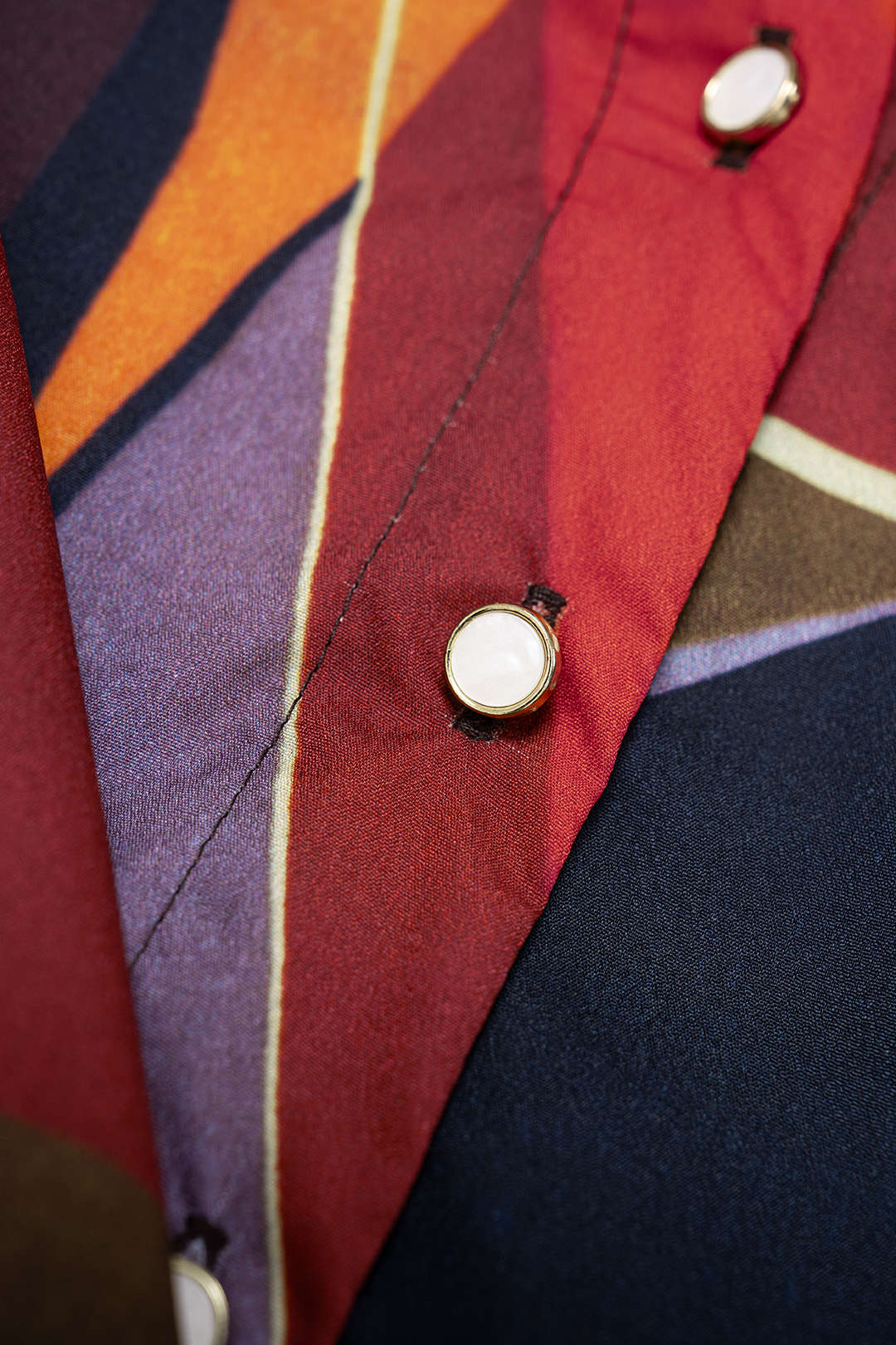 Contrast Geometric Print Button Ruched Long-Sleeve Shirt