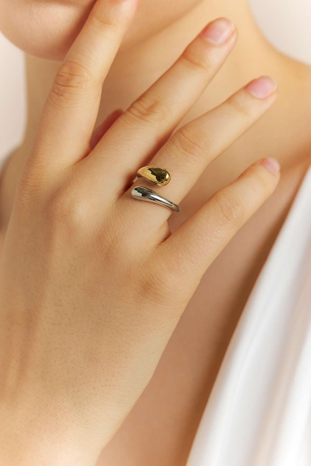 Contrast Open Ring