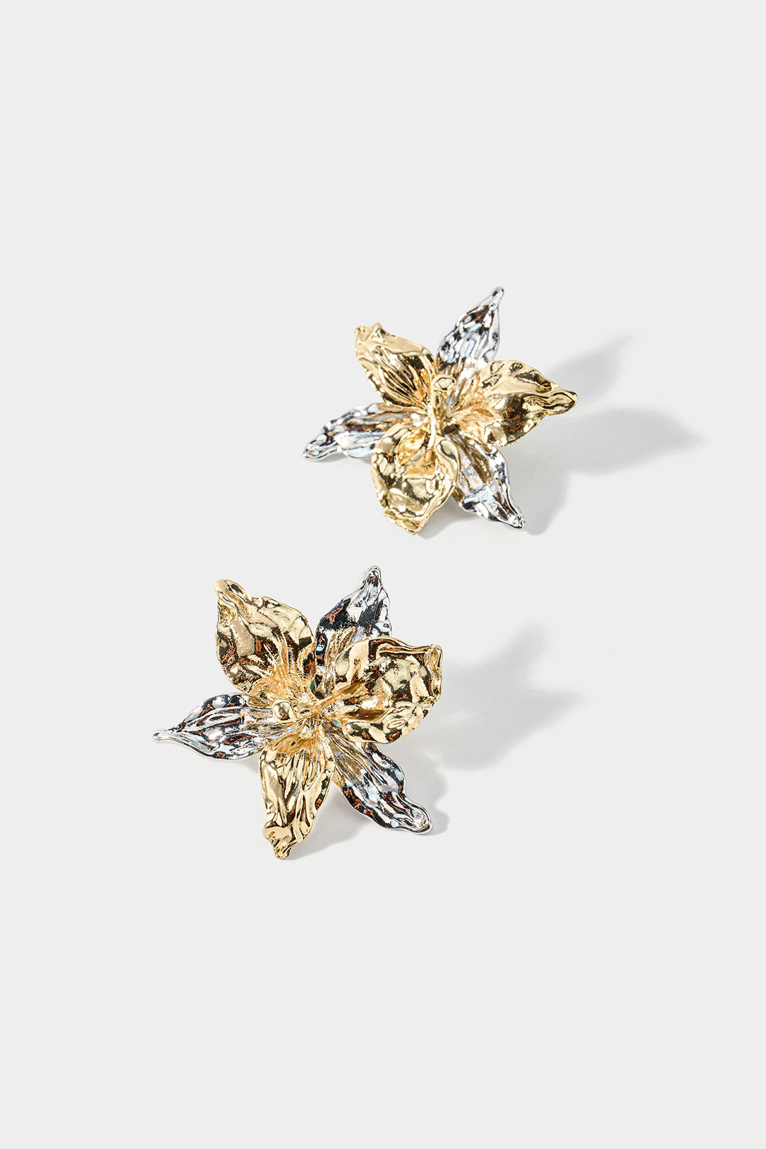 Alloy Contrast 3D Flower Earrings