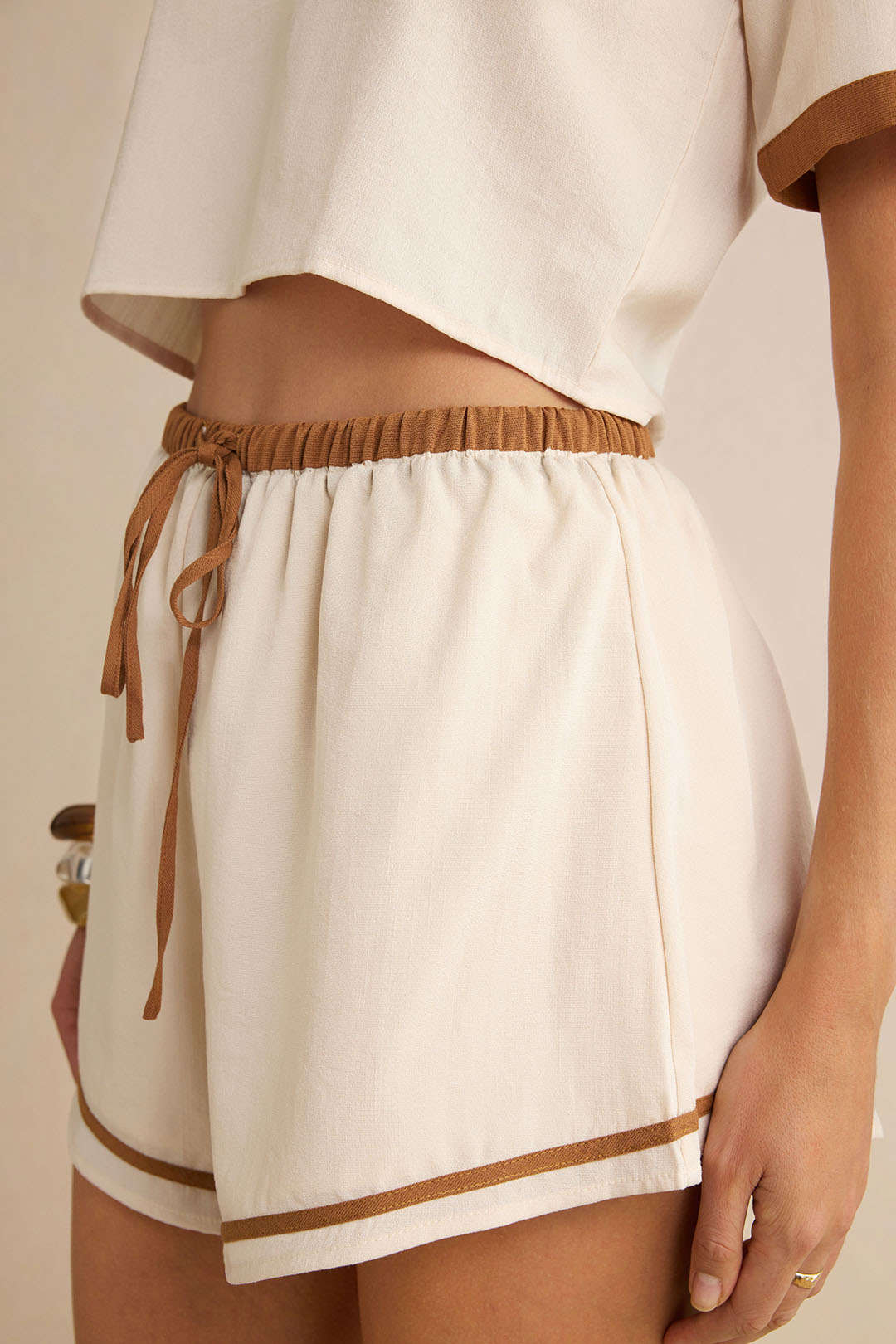 Contrast Binding Tie-Up Shorts