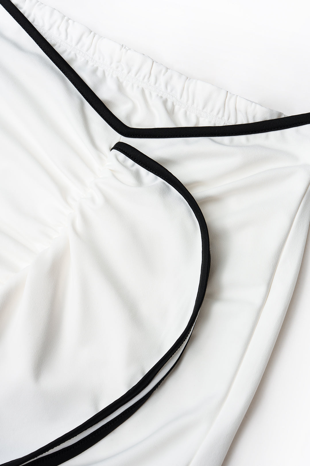Contrast Trim Cut-Out Halter Neck Tie-Up Top And Asymmetrical Ruched Skirt Set