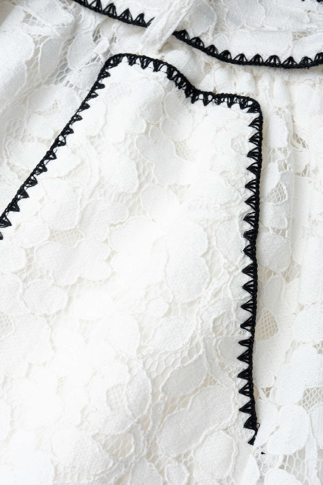Contrast Whipstitching Lace Tie-Up Wide Leg Shorts