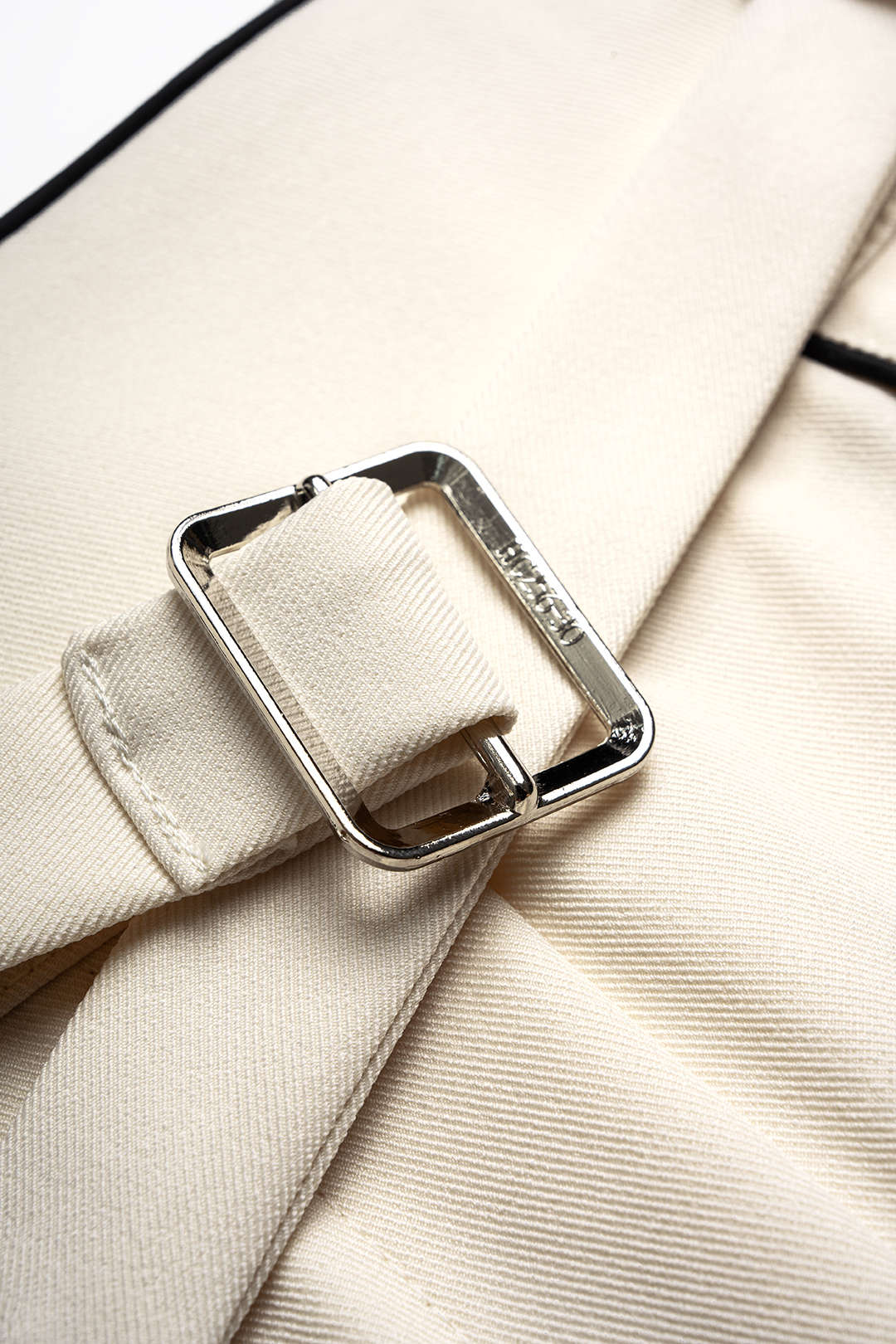 Contrast Binding Belted Zipper Shorts