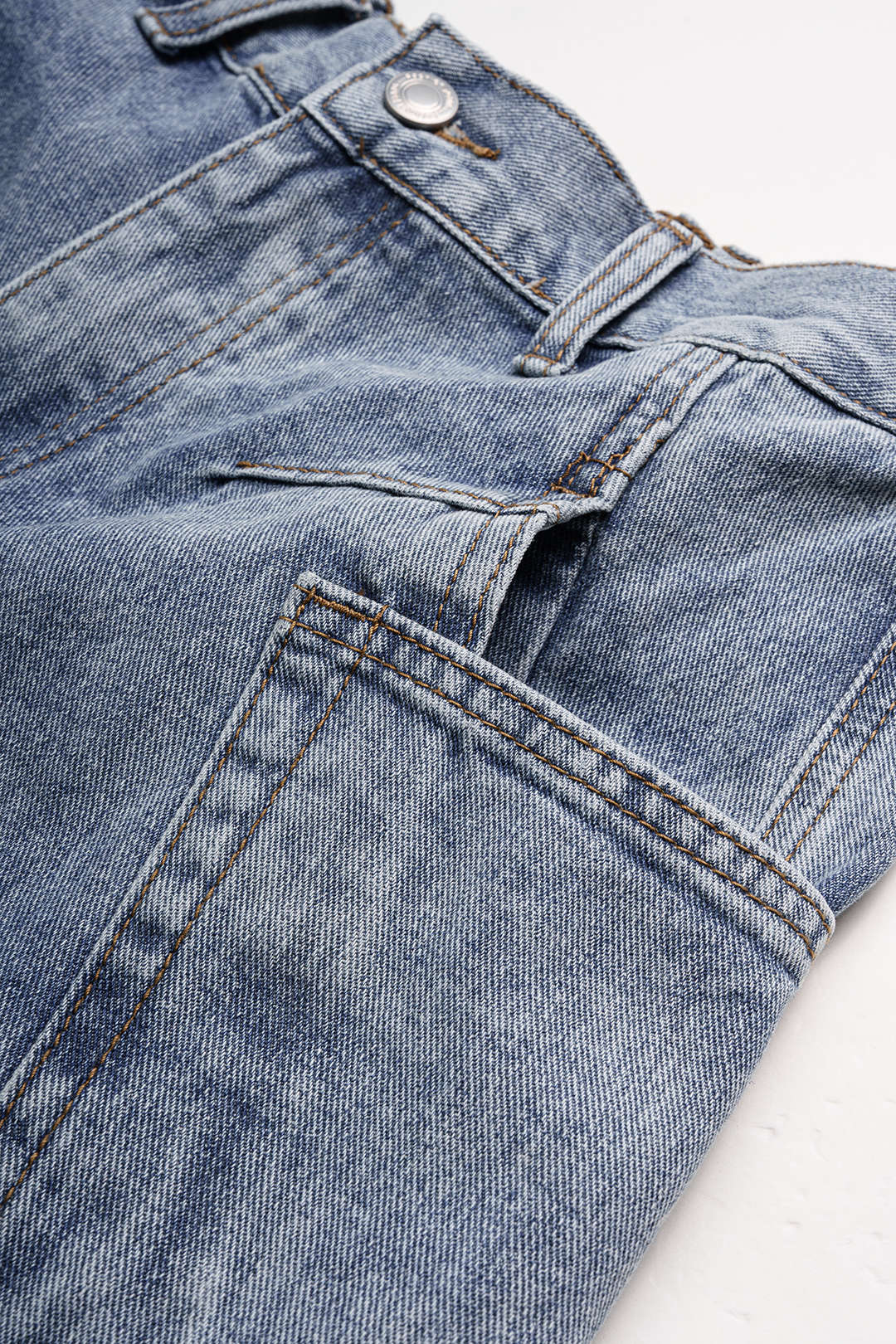 Denim Pocket Buckle Horseshoe Jeans