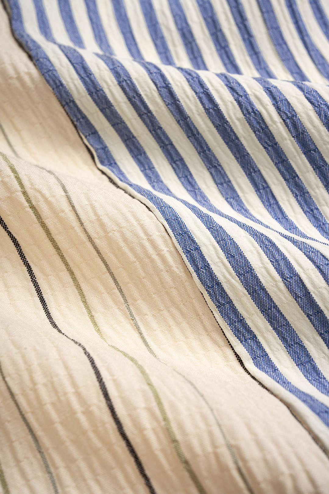 Contrast Stripes Print Embroidery Long-Sleeve Shirt